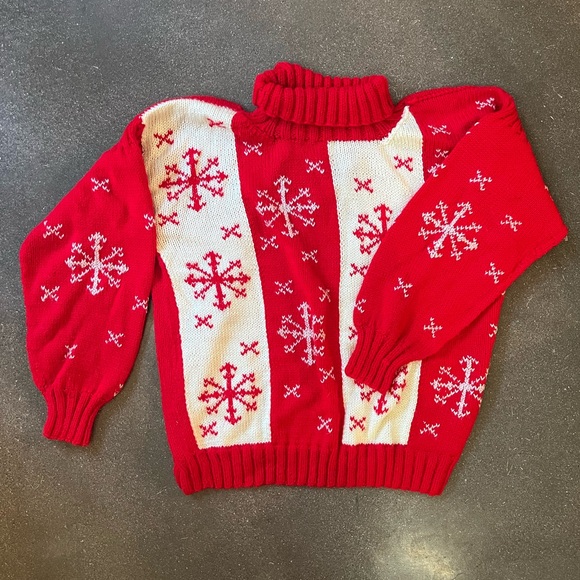 Red and white snowflake Christmas sweater - very soft - Picture 1 of 3